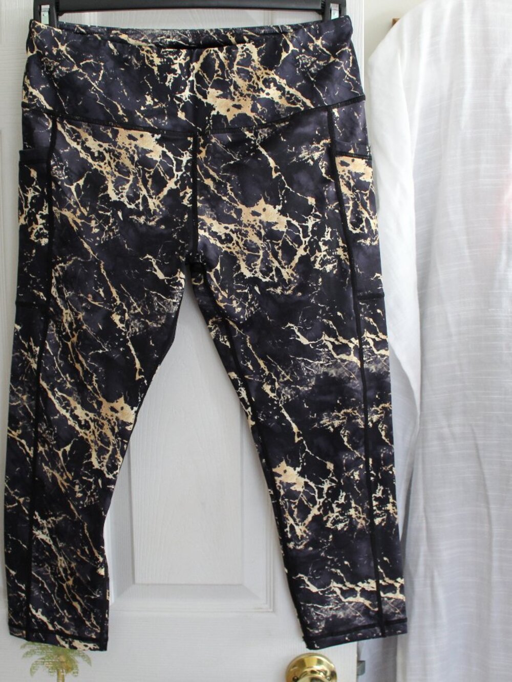 CVG Constantly Varied Gear Marbled Capri Leggings Size Large